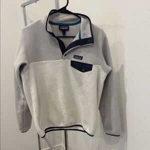 Patagonia Women's Gray and White Crewneck Sweater